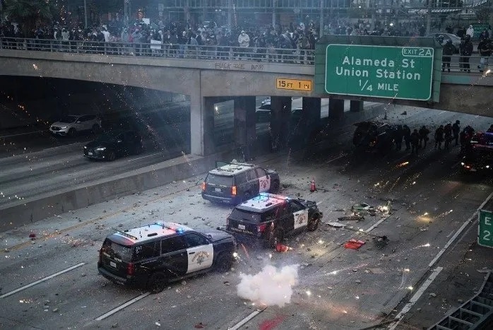 Los Angeles Belediye Başkanı Karen Bass, düzensiz göçmenleri desteklemek için