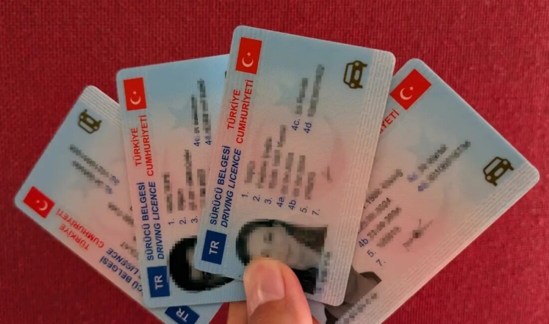 Eski tip ehliyetlerin yenileme süresi 31 Temmuz'da doluyor. Eski ehliyetlerini