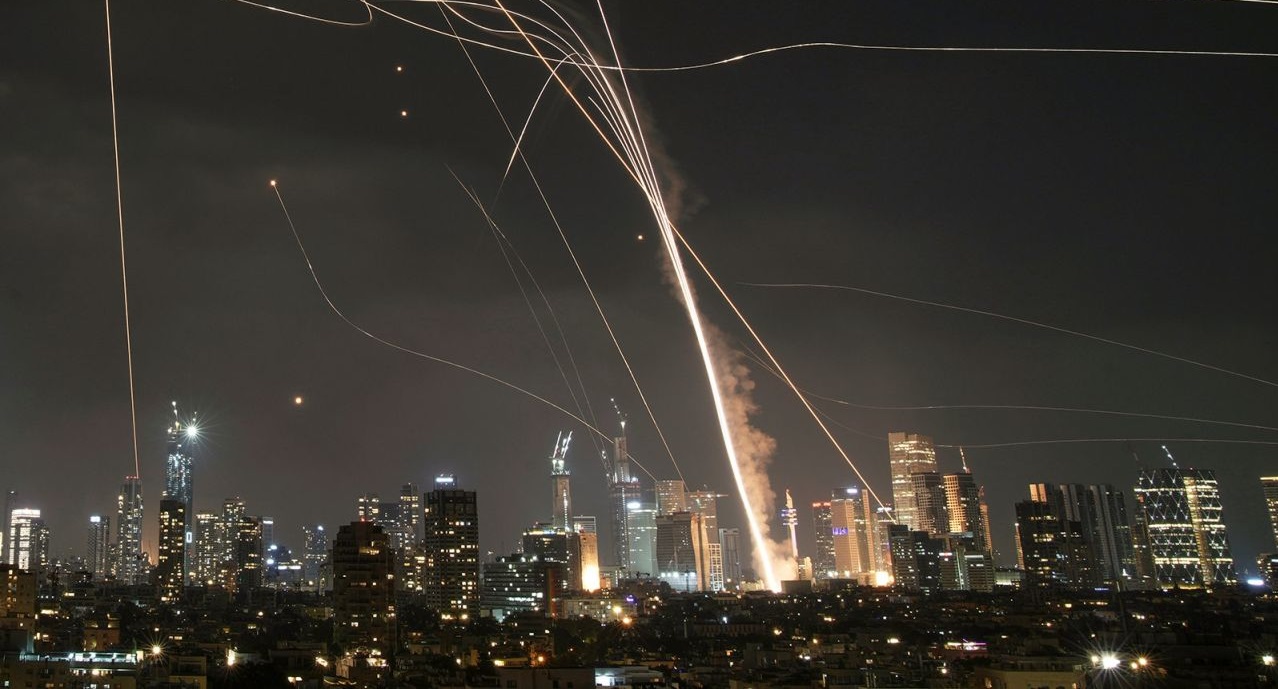 İsrail'in İran'daki üst düzey komutanları ve nükleer tesisleri hedef alan