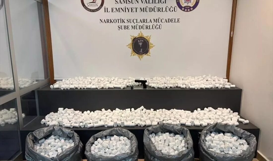 Samsun'un İlkadım ilçesinde düzenlenen operasyonda, 171 bin 824 sentetik ecza