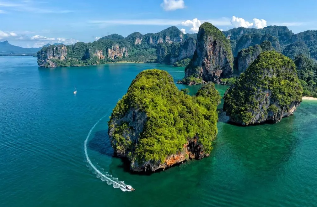 Maceraperest gezgin Egemen Mustafa Şener, dünyanın dört bir yanında keşfettiği