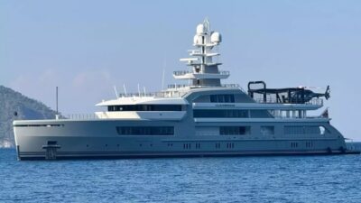 Alexander Svetakov'a ait 72 metrelik 'Cloudbreak' yatı, Kemer açıklarında misafirlerini