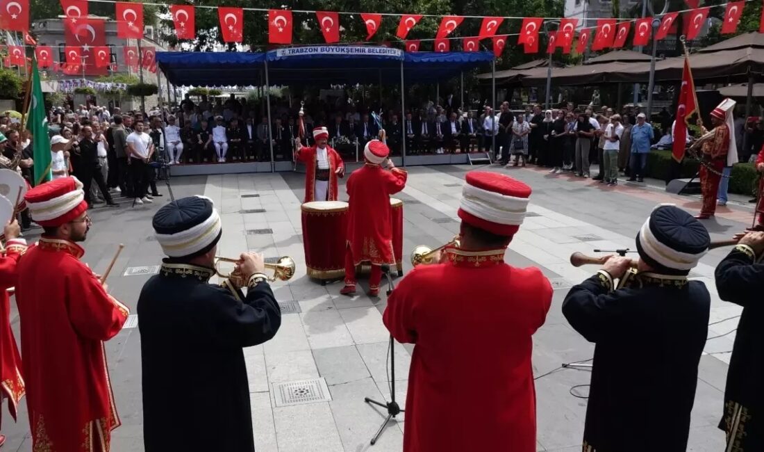 TRABZON'un fethinin 564'üncü yıl dönümü kent merkezinde düzenlenen törenle kutlandı.
