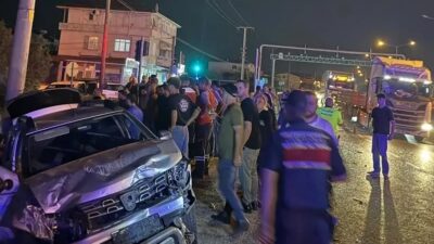 Samsun'un Çarşamba ilçesinde meydana gelen trafik kazasında, bir otomobilin devrilmesi