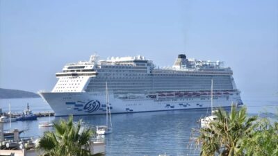 Malta bayraklı Aroya isimli kruvaziyer Bodrum Cruise Port'a yanaştı. 2