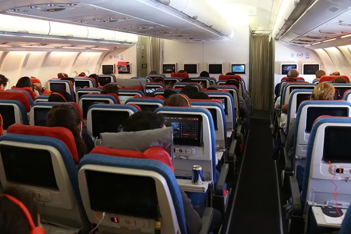 İngiltere'de British Airways'in 51 yaşındaki kadın pilotu, yolcu olarak bulunduğu