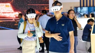 Çin'in başkenti Beijing'de düzenlenen fuarda son teknoloji ürünler sergilenerek ziyaretçilere