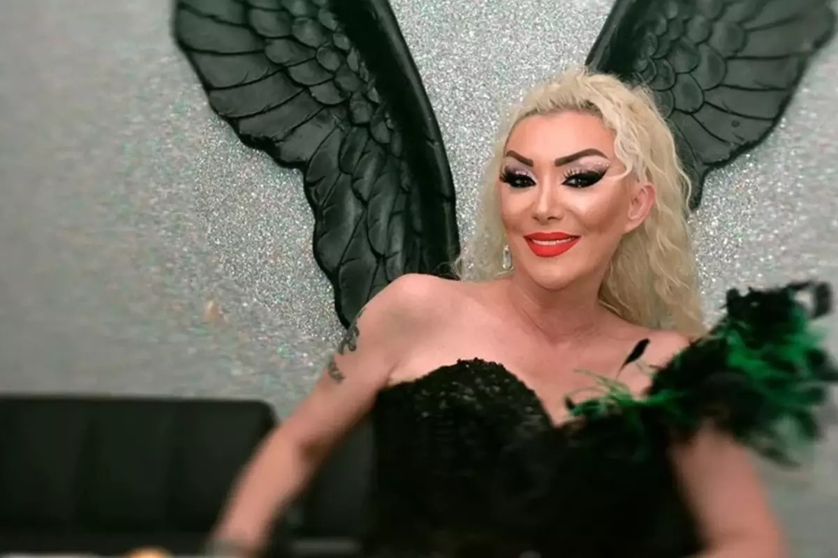 Arabesk müziğin kraliçesi Güllü elim bir kaza sonucu hayatını kaybetti.