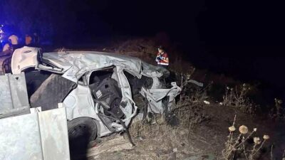 Adıyaman'da meydana gelen kazada, ters şeritte giden otomobil çimento tankeriyle