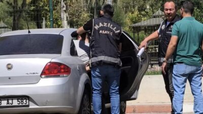 Aydın'ın Nazilli ilçesinde kendisini polis olarak tanıtıp iki vatandaşı dolandıran