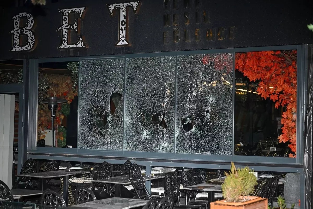 Yenimahalle'deki bir iş yeri, motosikletli 2 kişi tarafından kurşunlandı. Saldırıda