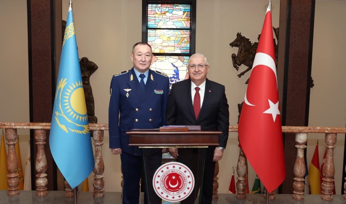 Milli Savunma Bakanı Yaşar Güler, Kazakistan Savunma Bakanı Dauren Kosanov'u