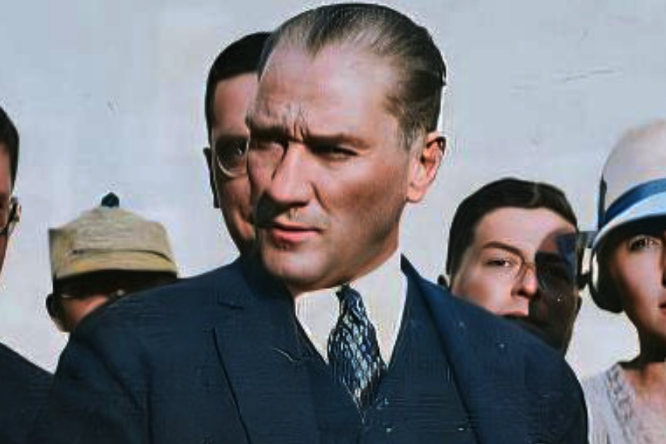 Umutları tükenmiş bir milleti Milli Mücadele ateşiyle ayağa kaldırıp Anadolu'nun