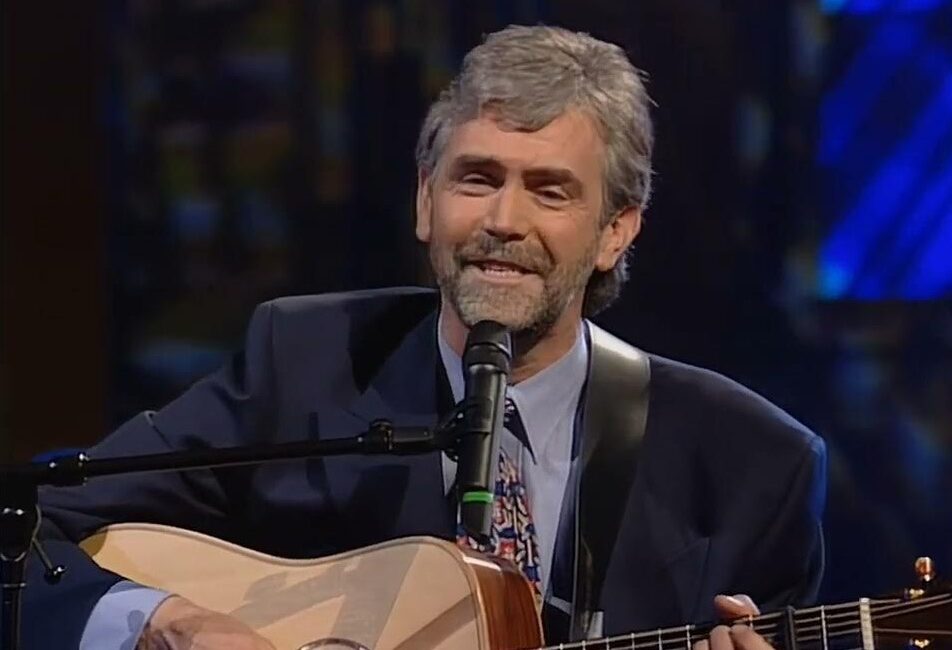 1994 Eurovision Şarkı Yarışması'nın kazananı İrlandalı şarkıcı Charlie McGettigan da