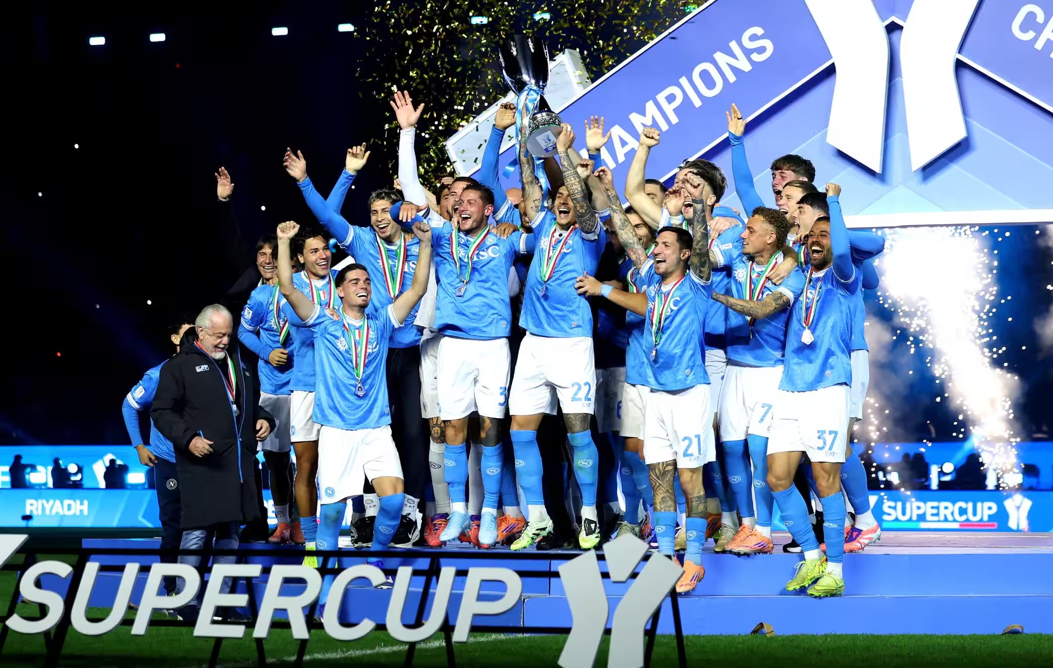 Napoli, İtalya Süper Kupası’nın finalinde Bologna’yı 2-0’la geçti ve şampiyon