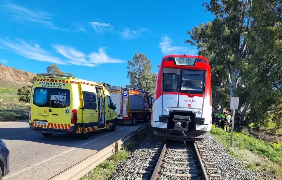İspanya'nın Cartagena yakınlarında meydana gelen tren kazasında, bir banliyö treni
