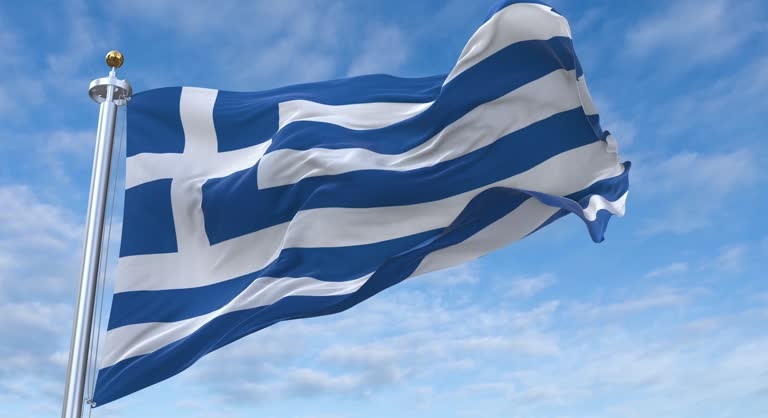 Yunanistan'da frekans sorunları nedeniyle tüm havaalanları kapatıldı, uçuşlar iptal edildi.