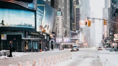 Amerika Birleşik Devletleri'nin New York şehrinde kar fırtınası etkili oldu.