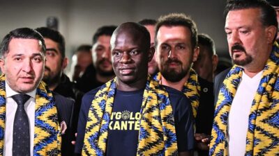 Fenerbahçe'nin yeni transferi olan Fransız futbolcu N'Golo Kante, İstanbul'a geldi.
