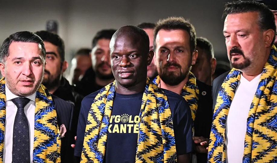 Fenerbahçe'nin yeni transferi olan Fransız futbolcu N'Golo Kante, İstanbul'a geldi.