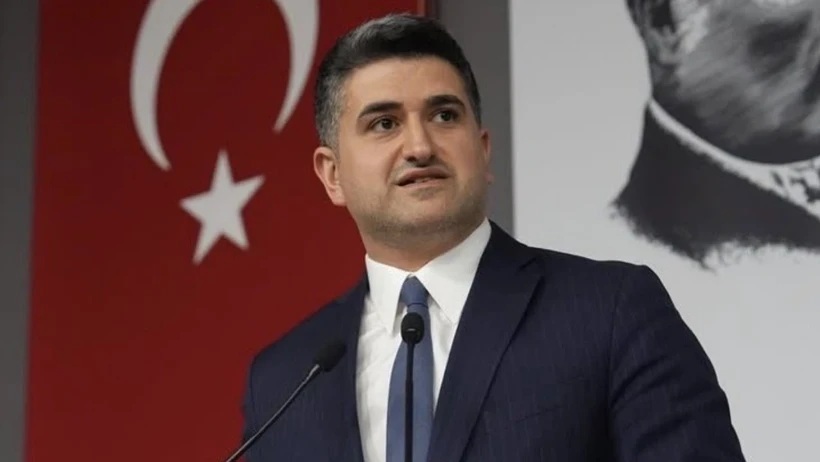 Tutuklanan Ataşehir Belediyesi Başkanı Onursal Adıgüzel İçişleri Bakanlığınca görevinden uzaklaştırıldı.
