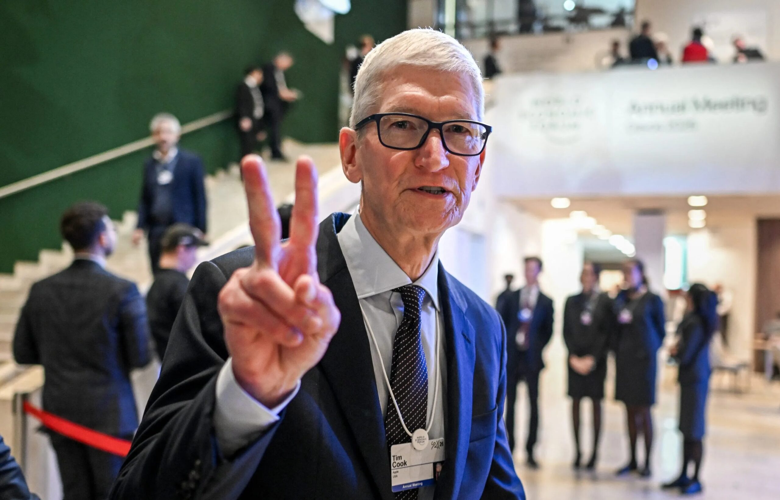 Apple'ın CEO'su Tim Cook'un 1 Eylül 2026'da görevden ayrılacağı ve