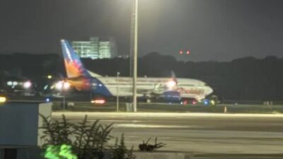 Antalya'dan İngiltere'ye gitmek üzere havalanan Jet2 Airlines'a ait yolcu uçağı,