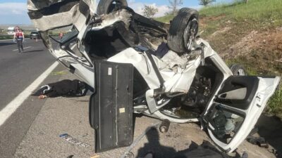 Şanlıurfa'da otomobil ile hafif ticari araç çarpıştı. Kazada 3 kişi