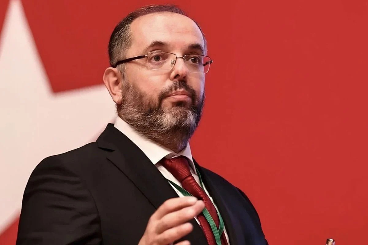 Millî Savunma Üniversitesi rektörü Erhan Afyoncu, Fenerbahçe'nin Çaykur Rizespor ile