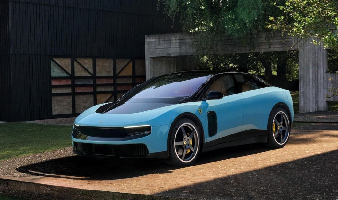 Ferrari'nin 550 bin euro etiketli ilk elektrikli aracı Luce, tanıtımının