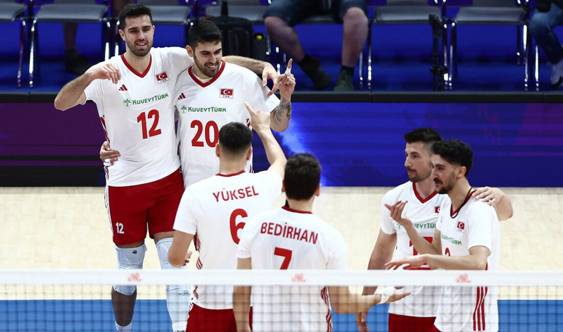 A Milli Erkek Voleybol Takımı, Polonya karşısında mücadele etti ancak