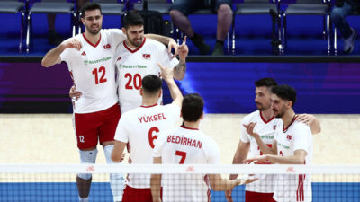 A Milli Erkek Voleybol Takımı, Polonya karşısında mücadele etti ancak