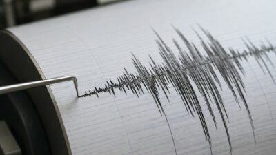 Afganistan'ın kuzeydoğusunu etkileyen 6,1 büyüklüğündeki deprem, bölgede büyük korkuya yol