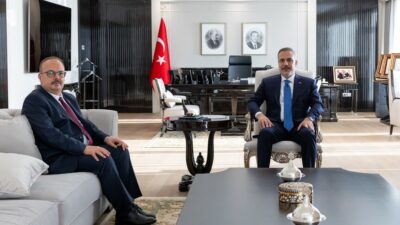 Dışişleri Bakanı Hakan Fidan, Ankara Valisi Yakup Canbolat'ı makamında ağırladı.