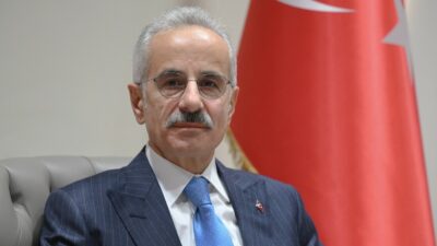 Ulaştırma ve Altyapı Bakanı Abdulkadir Uraloğlu, ebeveynlere çocuklarının internet kullanımını