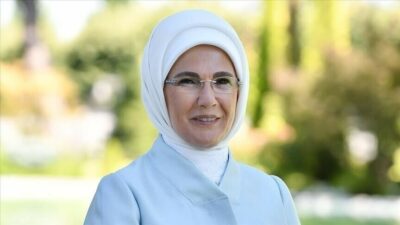 Emine Erdoğan, karne alan öğrencilere tatil süresince kitap okumalarını ve