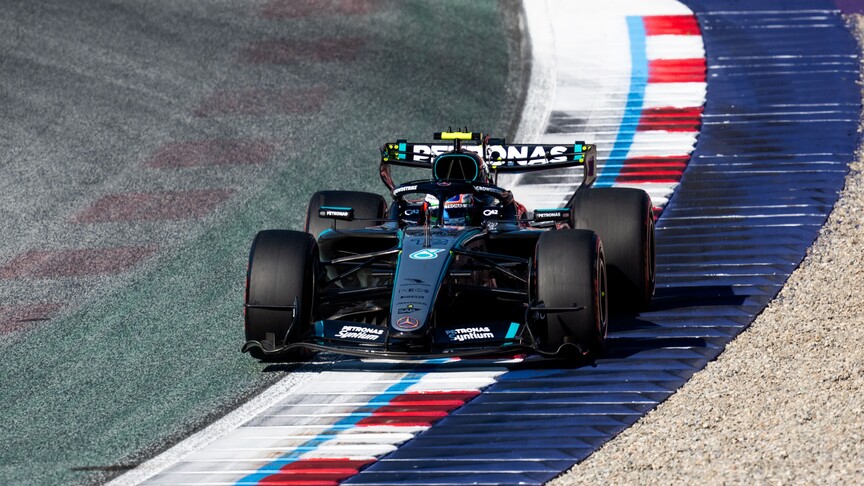 George Russell, Avusturya Grand Prix'sinde pole pozisyonunu kazanarak büyük bir