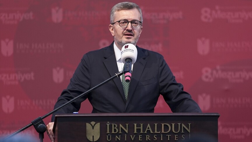 İletişim Başkanı Fahrettin Duran, İbn Haldun Üniversitesi mezunlarına seslenerek, doğruyu