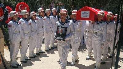 Mersin'de düzenlenen cenaze töreniyle şehit Piyade Astsubay Kıdemli Başçavuş dualarla
