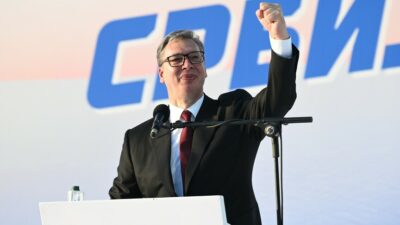 Sırbistan Cumhurbaşkanı Aleksandar Vucic, görevinden istifa edeceğini ve erken seçim