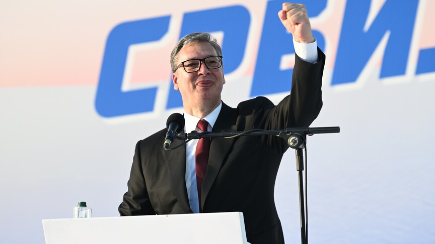 Sırbistan Cumhurbaşkanı Aleksandar Vucic, görevinden istifa edeceğini ve erken seçim