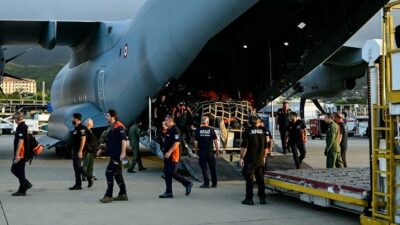 Türkiye'den yola çıkan arama kurtarma ekipleri, Venezuela'daki deprem felaketzedelerine umut