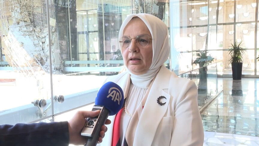 Ayşe Keşir, 15 Temmuz gecesi Meclis'te yaşananları canlı yayınla aktardı