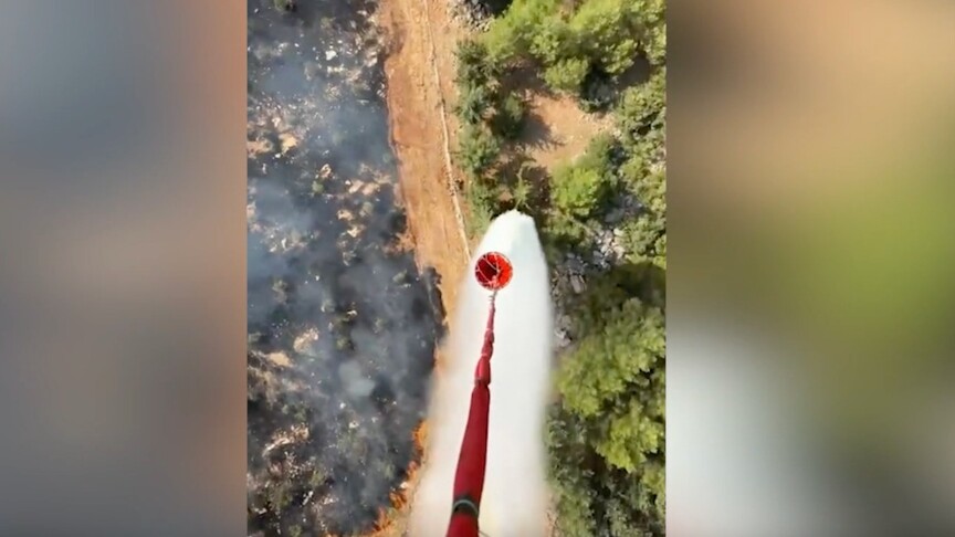 Antalya'nın Kepez ilçesinde orman dışındaki arazide meydana gelen yangına müdahale