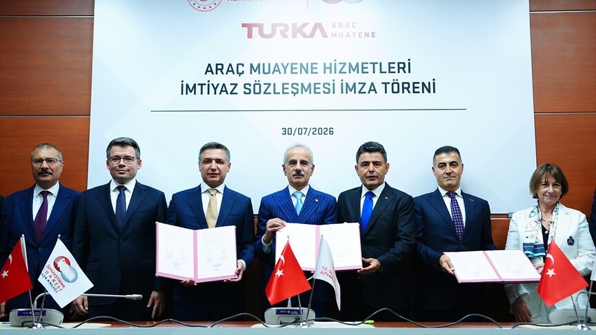 Ulaştırma ve Altyapı Bakanı Abdulkadir Uraloğlu, yeni dönemin sözleşmelerinin imzalandığını