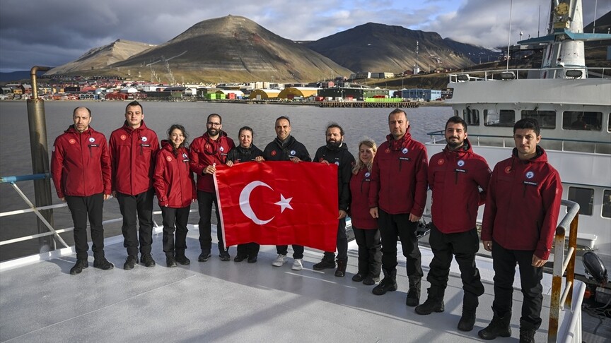 Bakan Kacır, Arktik araştırmalarının önemine dikkat çekerek, Türk bilim insanlarının