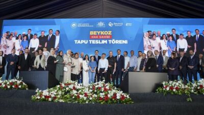 Beykoz'da 1071 hak sahibi, tapularını alarak mülk sahipliği heyecanını yaşadı.