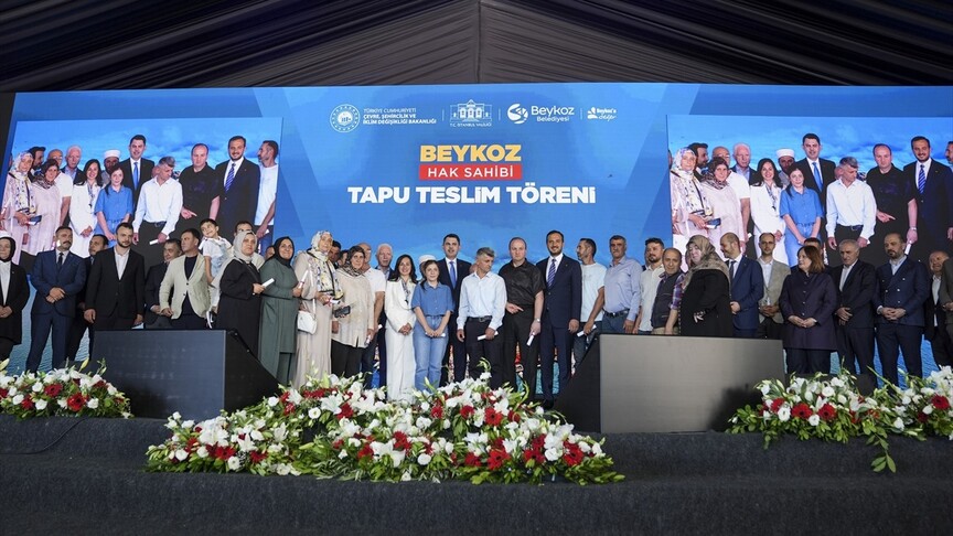 Beykoz'da 1071 hak sahibi, tapularını alarak mülk sahipliği heyecanını yaşadı.