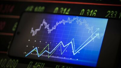 Borsa İstanbul'da hisse senetleri değer kaybederken, altın ve döviz kurları