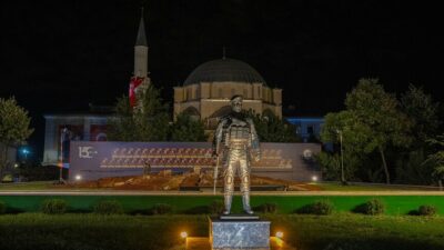 15 Temmuz'un anısına camilerde selalar okundu, vatandaşlar sabah namazında bir
